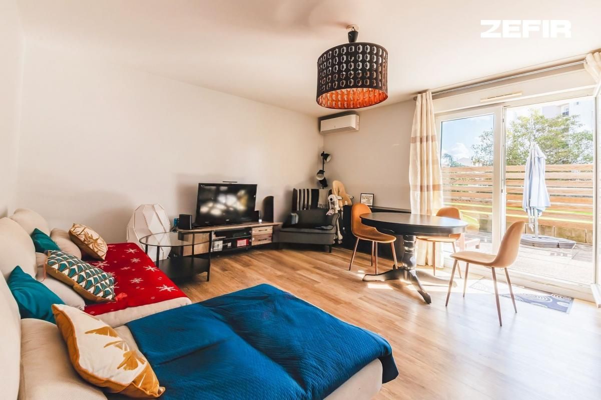 Appartement 3 pièces de 73m2 en vente dans le 8ème arrondissement de Lyon avec terrasse et parking - Idéal pour famille