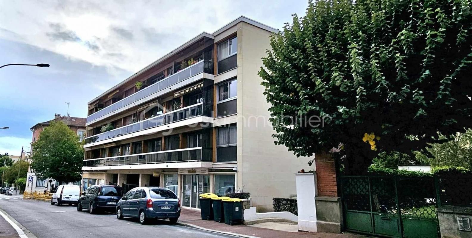 Le Vésinet, à vendre, appartement de type 3 à rénover avec balcon, deux chambres, box double et grande cave