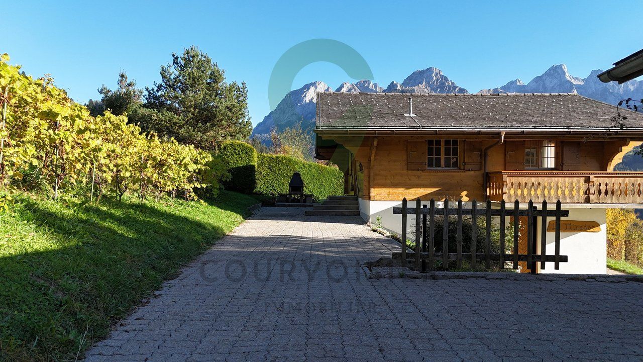 15 minutes from Gstaad - Charming 4.5-room chalet with a view