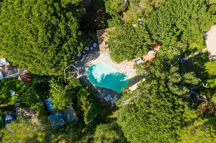 Propriété de charme avec bulles, piscine et installations équestres