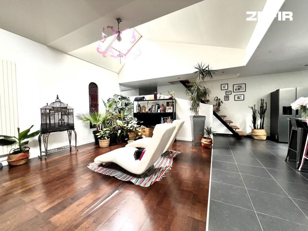 Grand loft avec 3 appartements loués - 353m² - Tourcoing