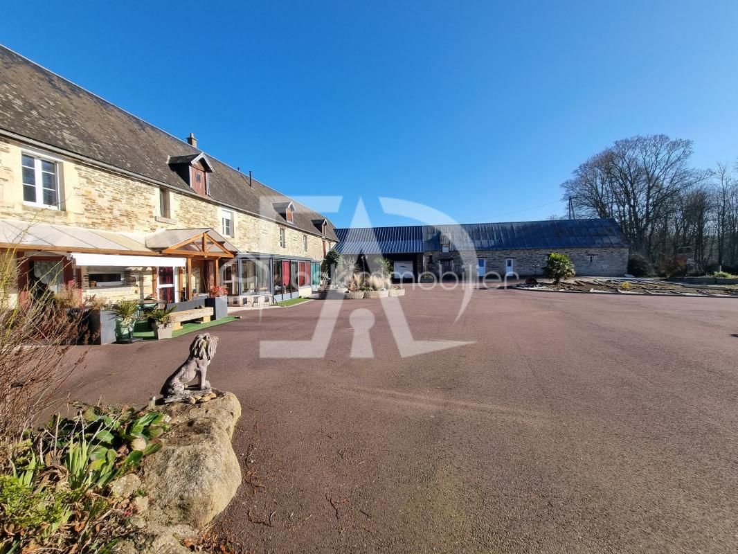 MAISON / CORPS DE FERME 290m2 - VILLERS BOCAGE - DEPENDANCES , ETANG ET SALLE DE RECEPTION