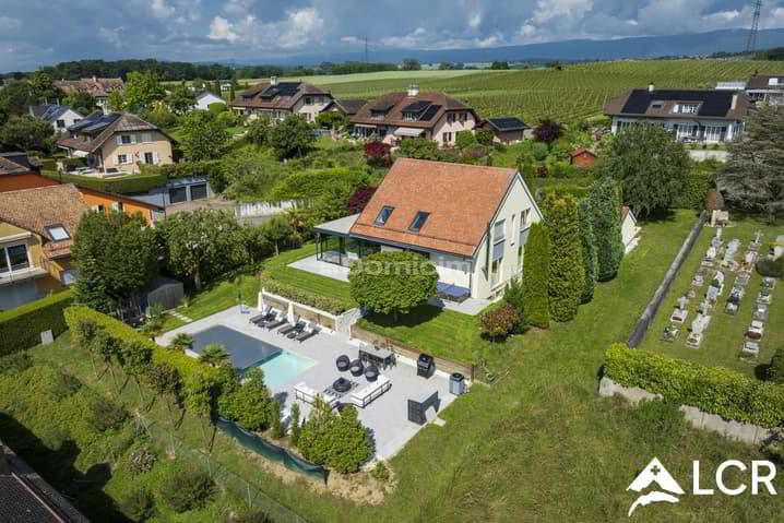 Magnificent 7.5 room villa with swimming pool in Lussy-sur-Morges