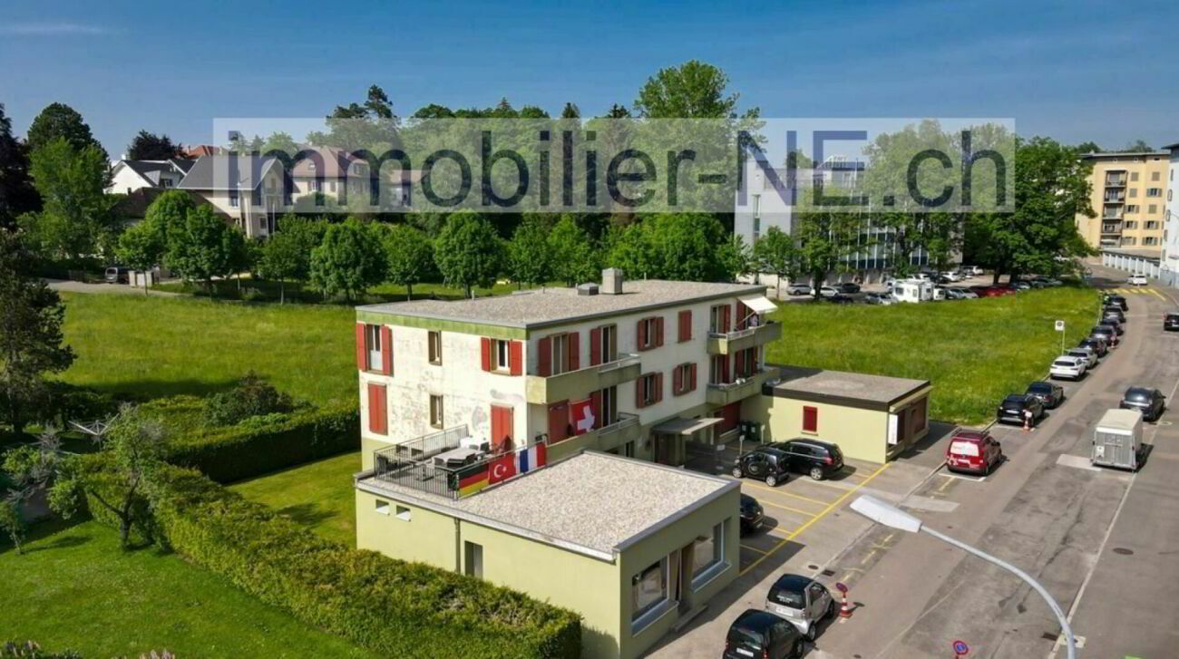 Immeuble de 4 appartement, locaux commerciaux et 6 places de parc