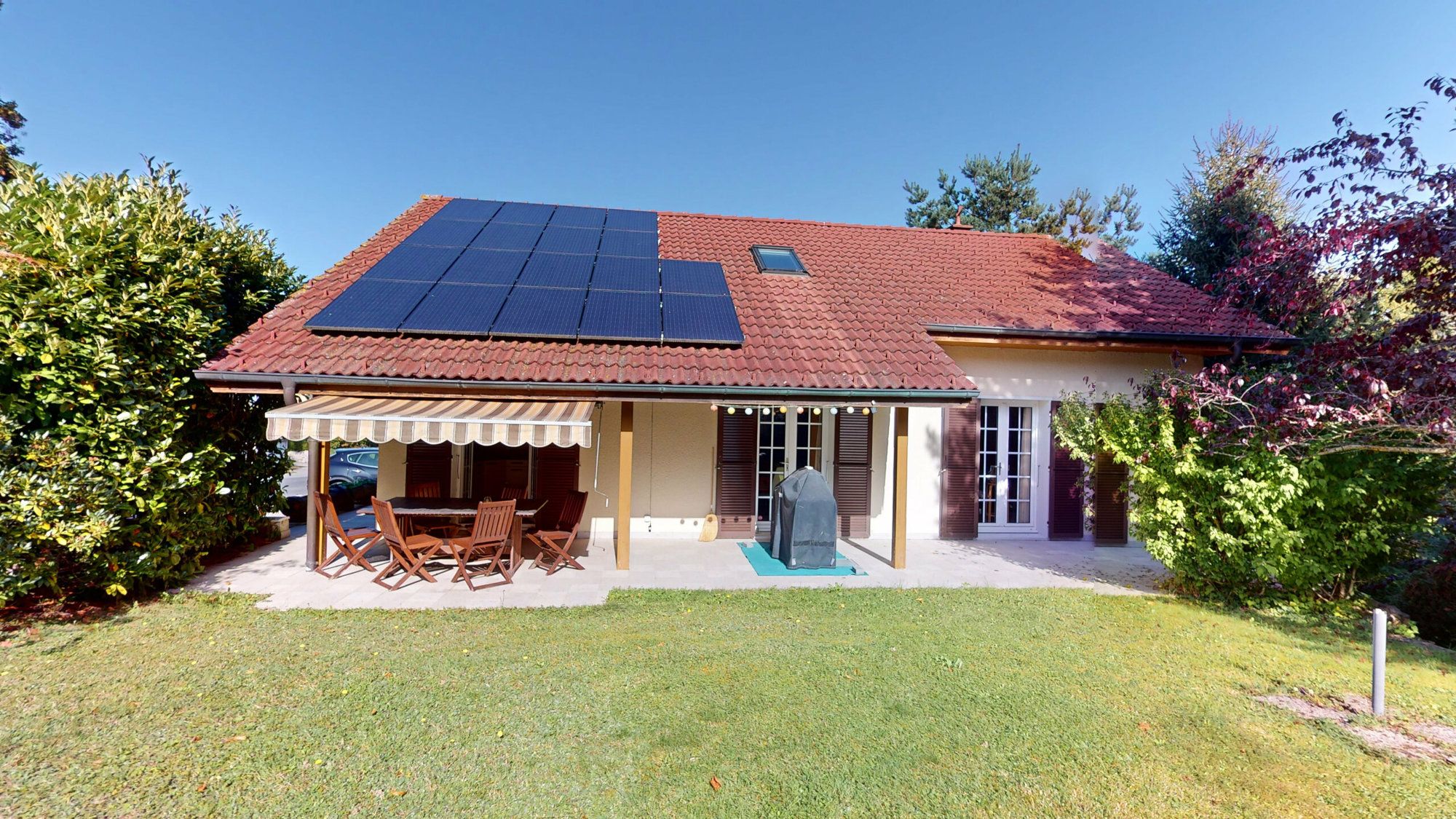 Entre confort et nature : maison avec grand jardin en bordure de forêt