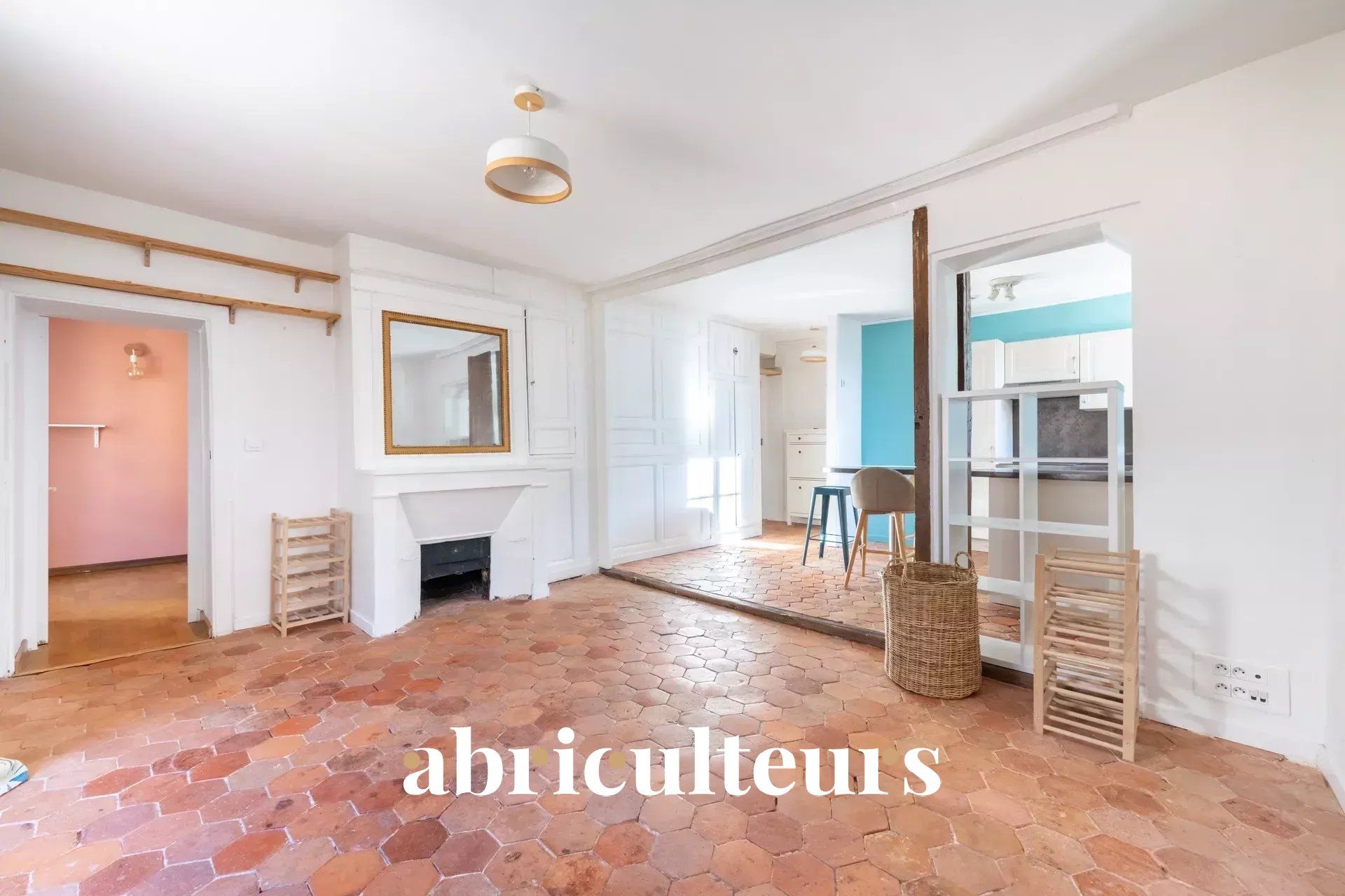 Appartement ancien 4 pièces de 55 m2 en vente à Versailles - Idéal pour les amoureux du charme de l'ancien.