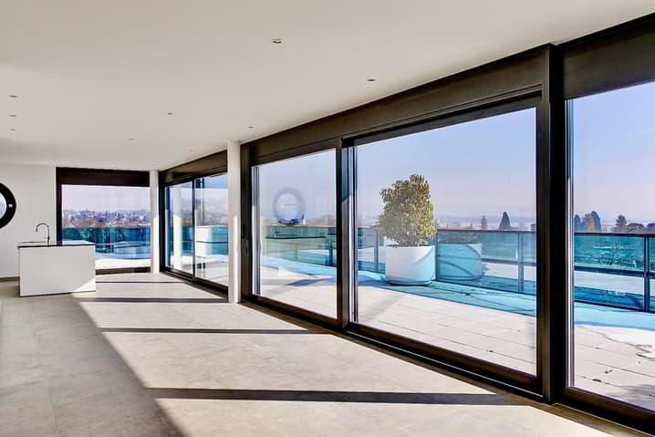 exceptional panoramic penthouse Lake view