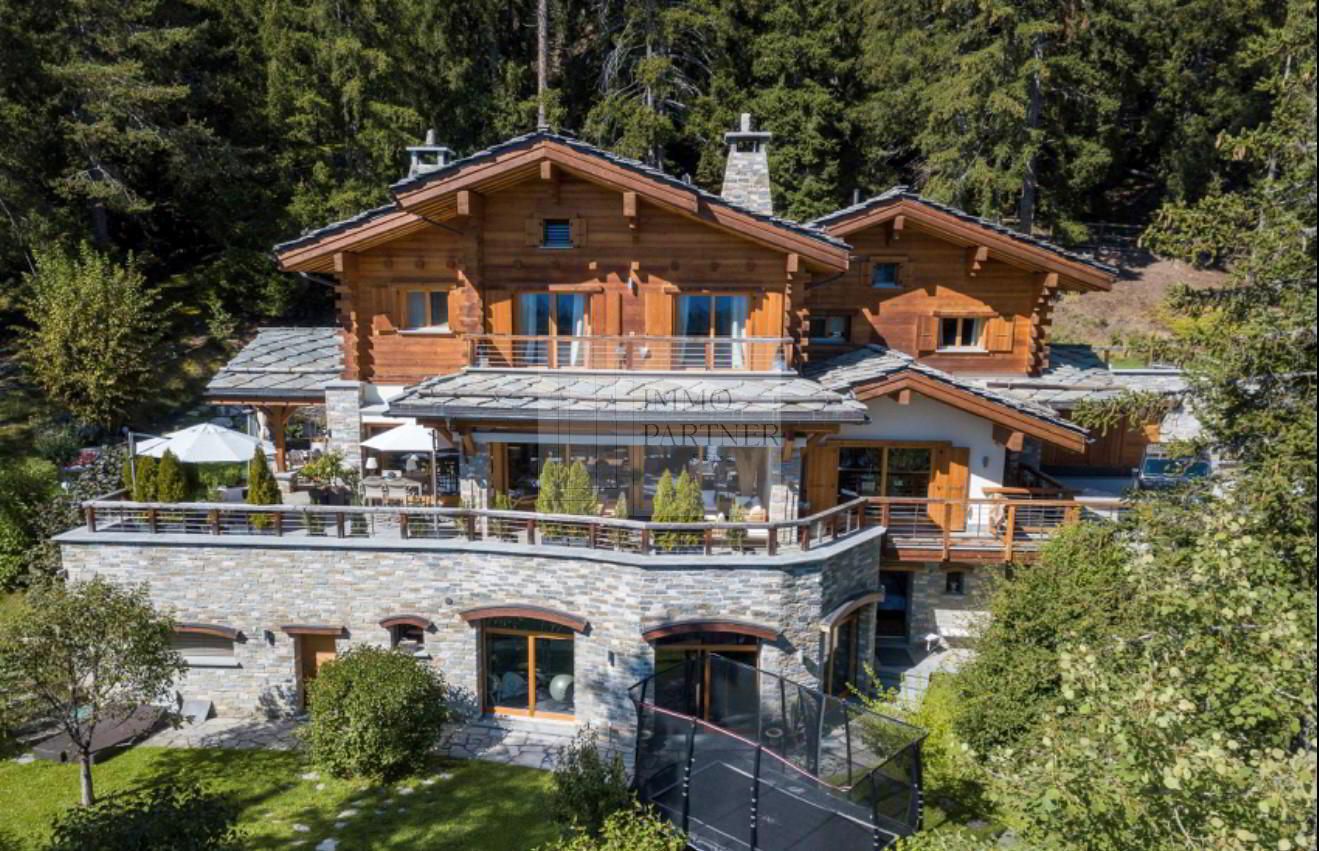 Exceptional chalet in a unique setting in Crans, Montana