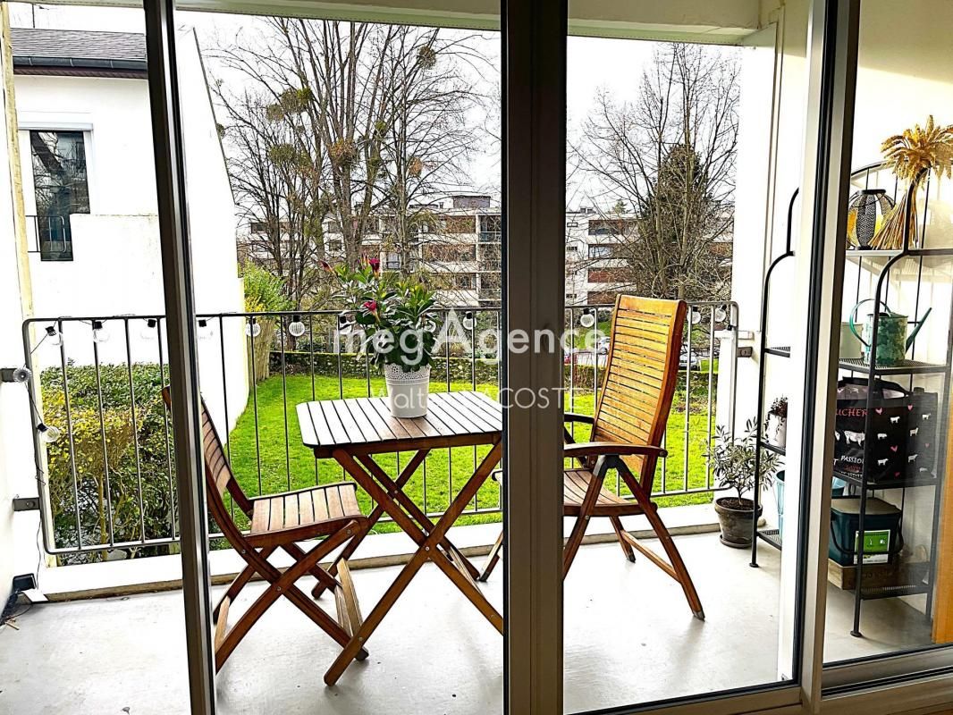 BAILLY, APPARTEMENT T4 DE 94 M2, 3 CHAMBRES, LOGGIA, 1 PLACE DE PARKING, 1 CAVE