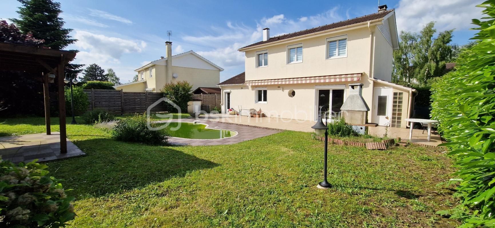 Maison individuelle + Garage + Jardin avec piscine