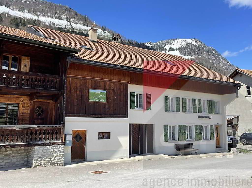 Charmante maison de deux logements, avec potentiel