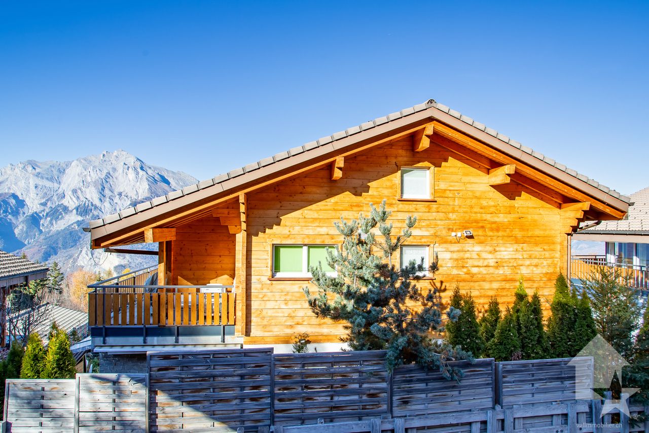 Bel appartement de 4.5 pièces au rez-de-chaussée d’un chalet