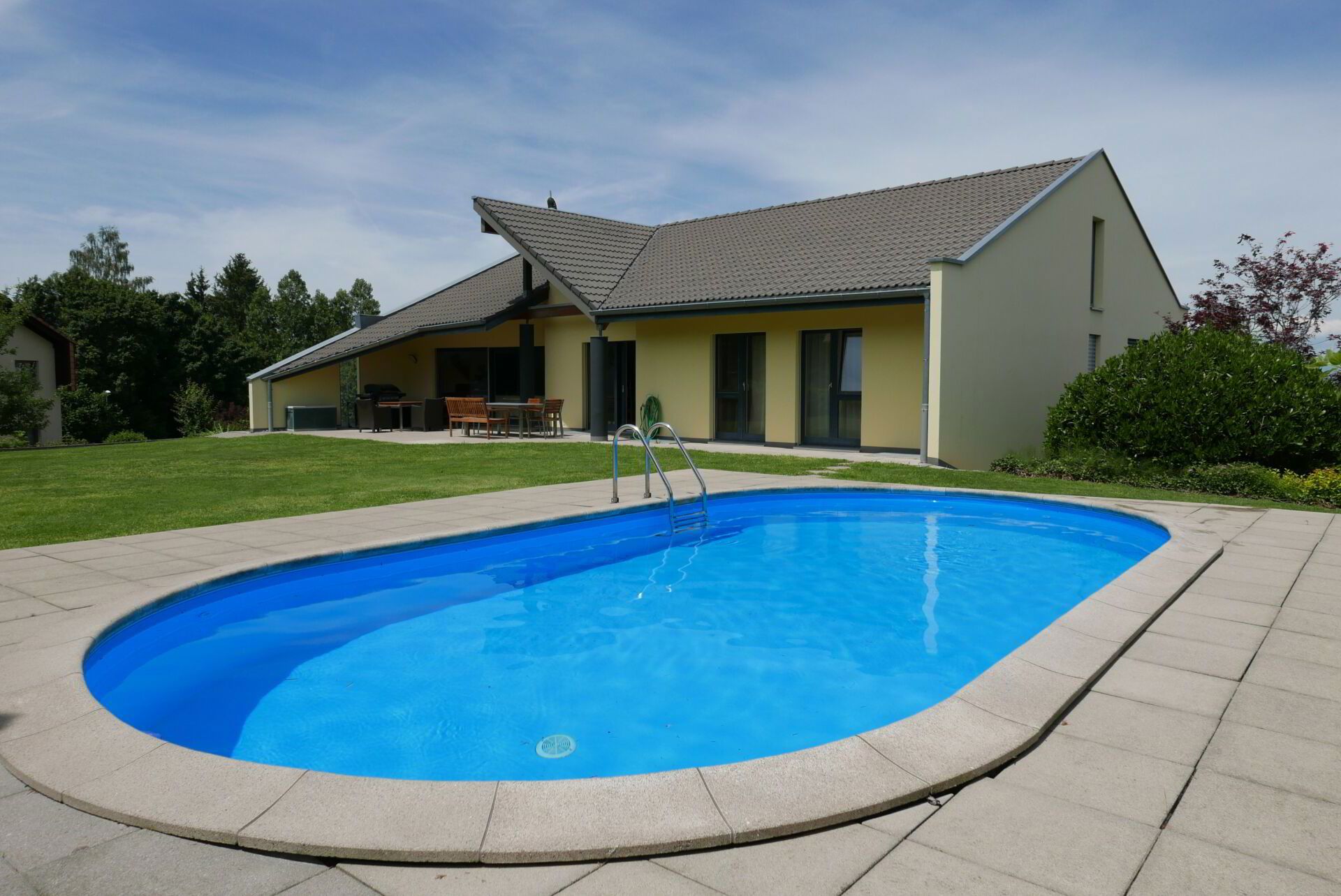 Maison d'habitation individuelle de 5.5 pces avec piscine