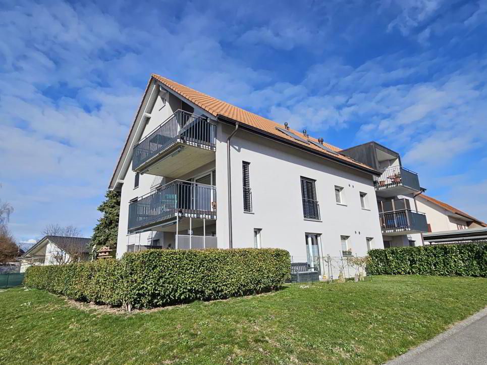 Superb modern 3.5 room duplex apartment in the countryside