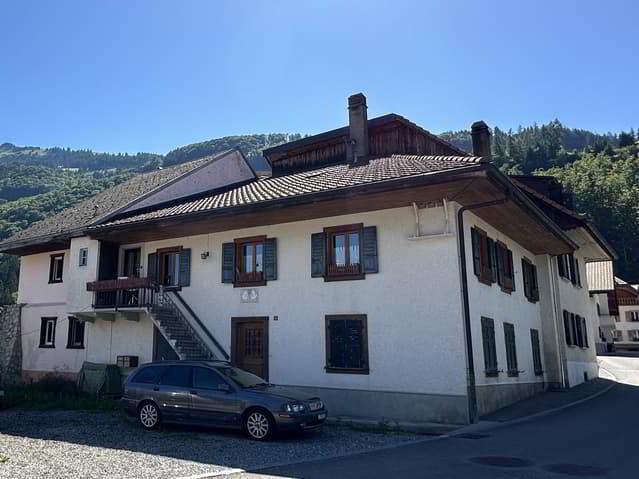 House with 2 apartments in the heart of Gruyère