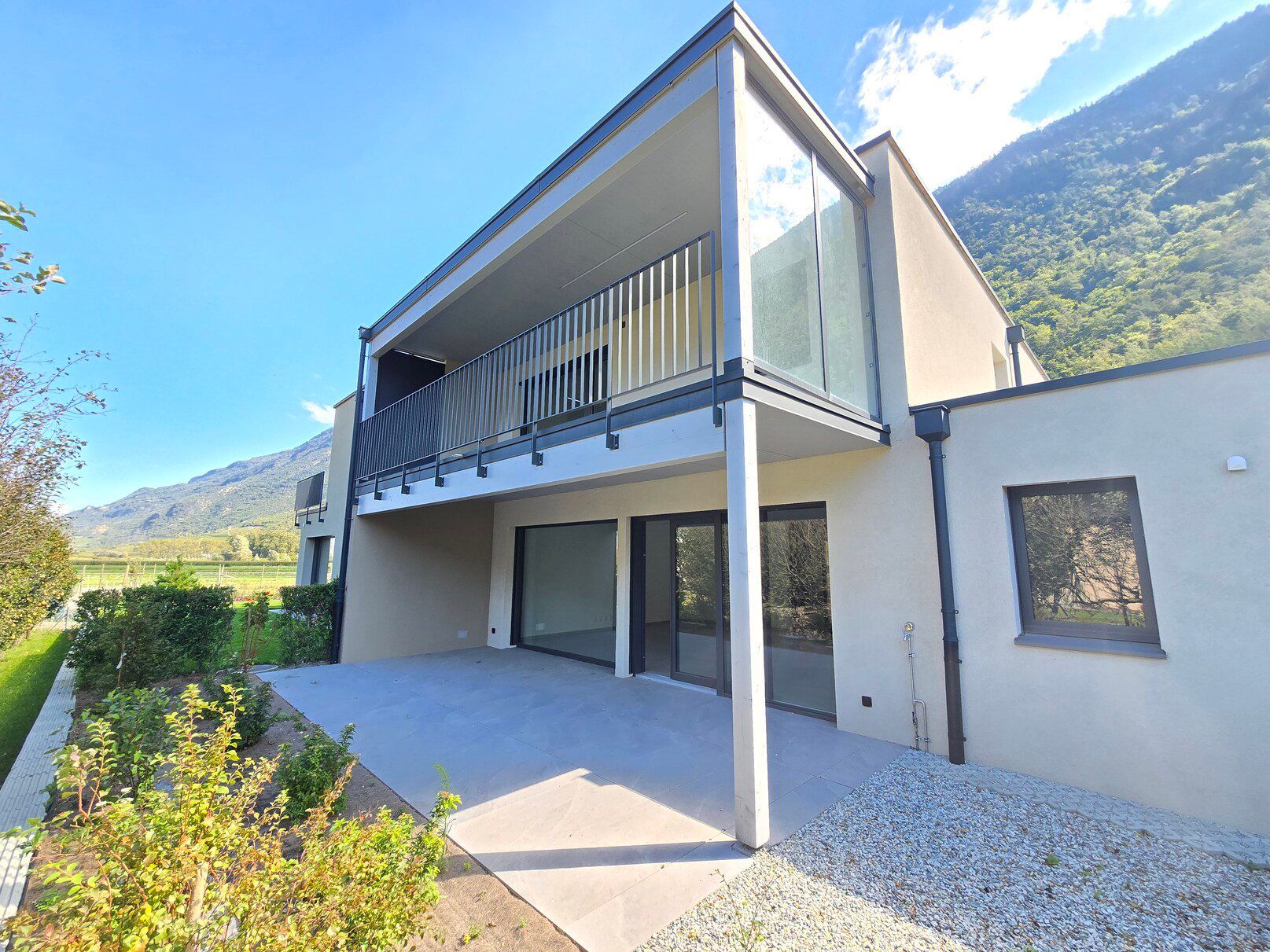 New villa - 190 m2 and 735 m3 - 3 parking spaces - Martigny