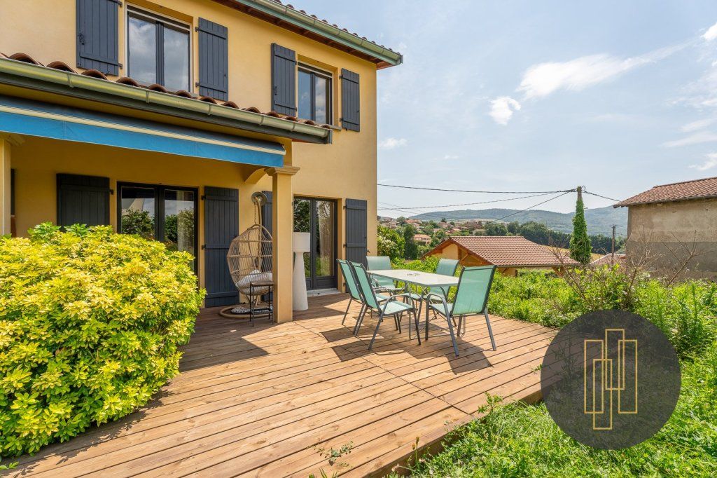 Maison à Sourcieux-les-Mines, avec jardin, terrasse, garage et dépendance