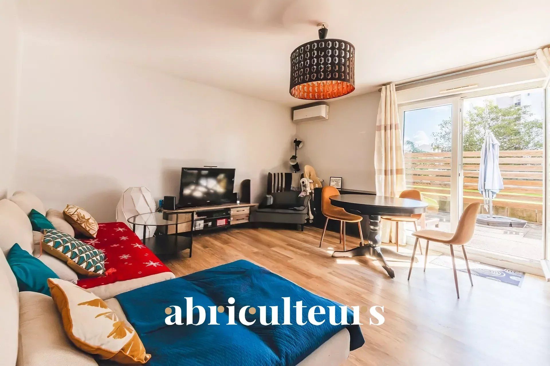 Appartement 3 pièces de 73m2 en vente dans le 8ème arrondissement de Lyon avec terrasse et parking - Idéal pour famille