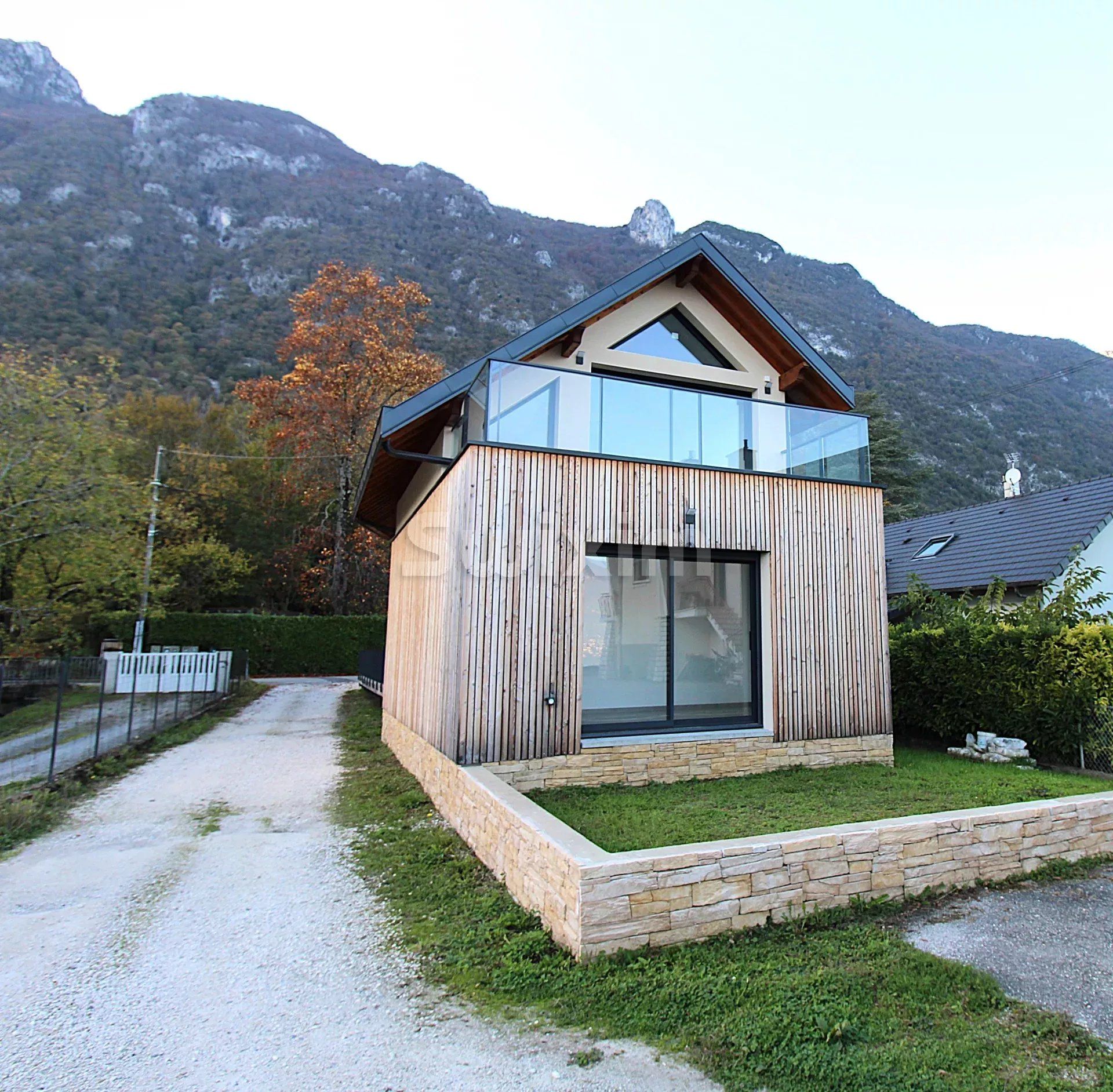 Villa de standing VUE IMPRENABLE SUR LE LAC