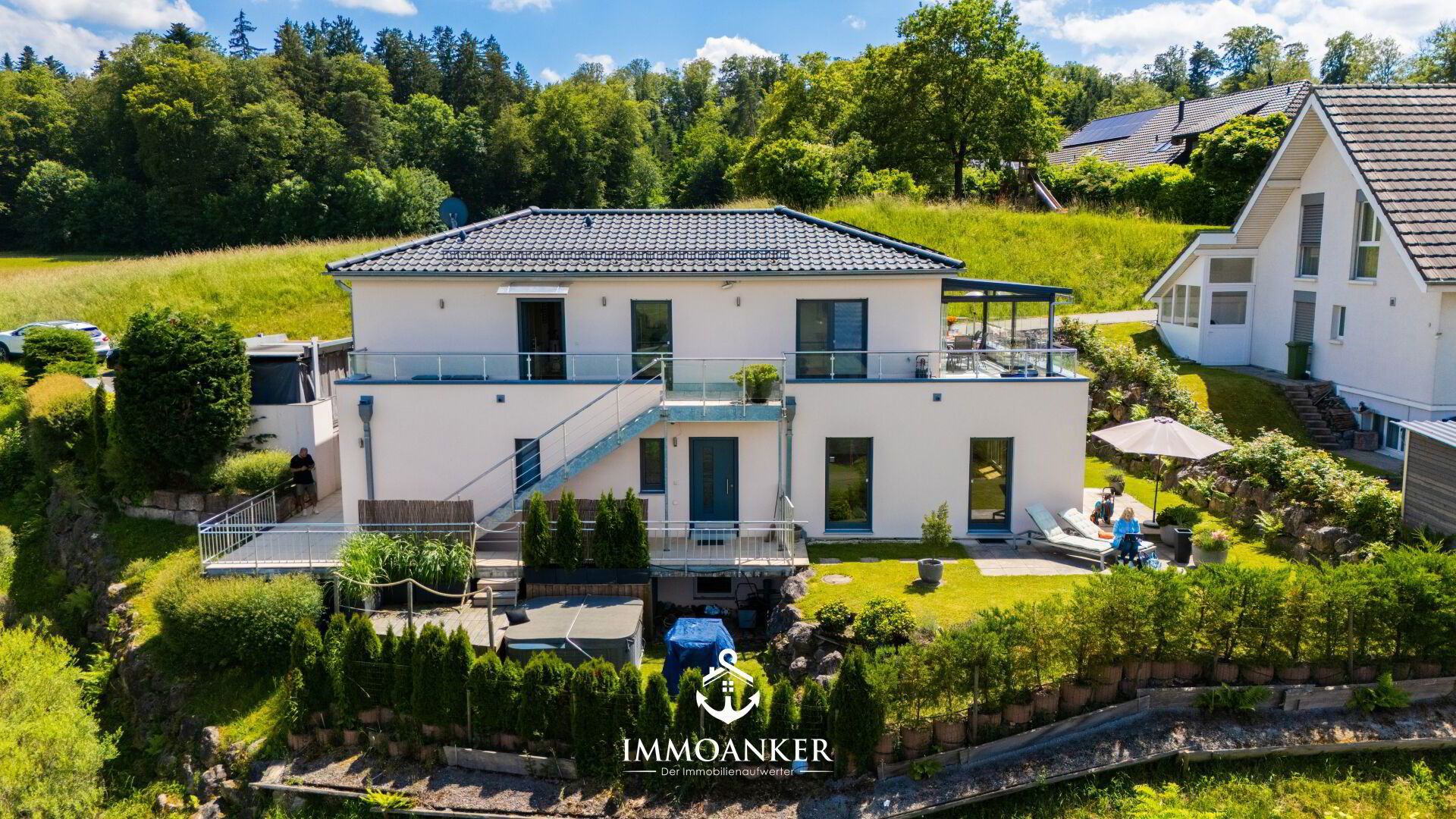 Luxuriöses Einfamilienhaus mit zwei Wohneinheiten und unglaublichem Panorama in Bäriswil