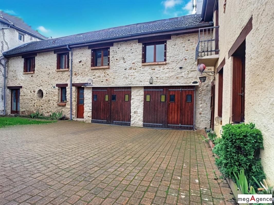 ENSEMBLE DE DEUX MAISONS  178 M² AVEC 5 CHAMBRES ET GARAGE