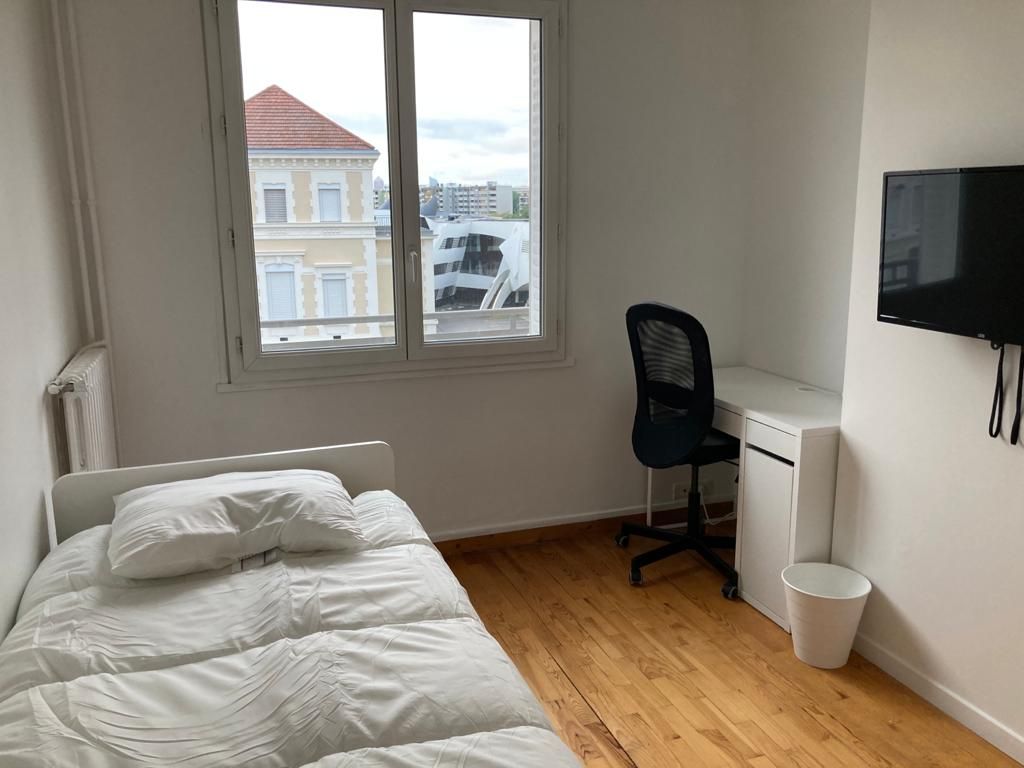 A LOUER - Chambre dans une colocation meublée - VILLEURBANNE