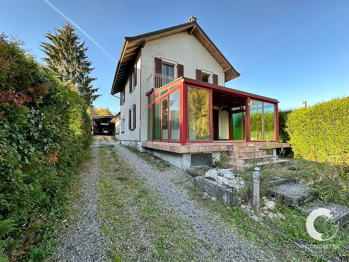 Maison à rénover avec grand hangar à Aubonne